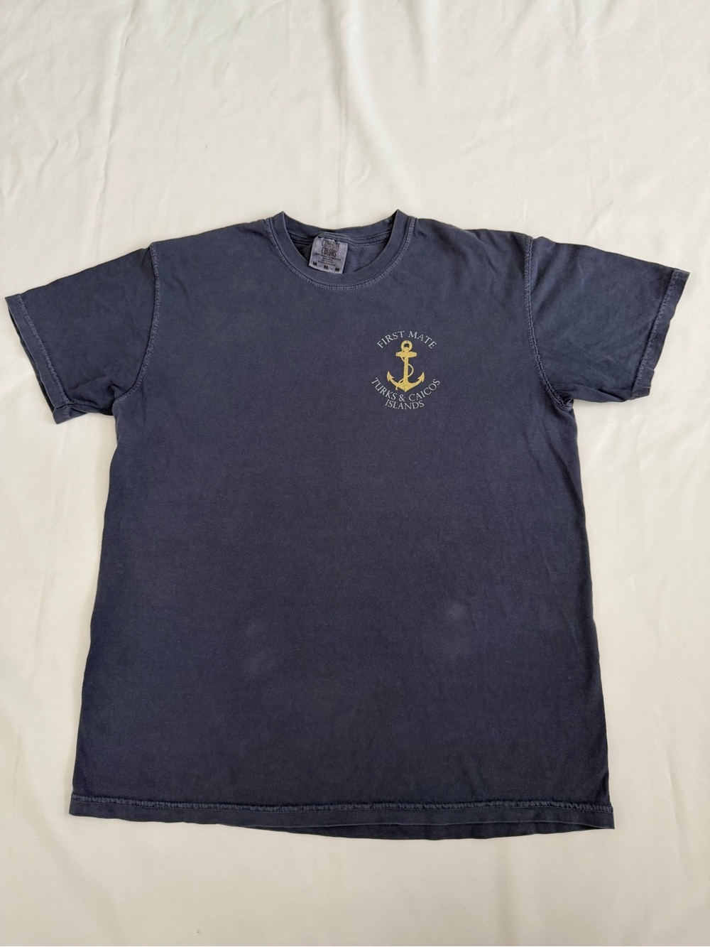 Comfort Colors Short-Sleeve Tee with Small Yellow Anchor sz M. T118